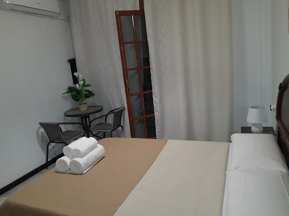 Pension Yna Holiday Málaga Buitenkant foto