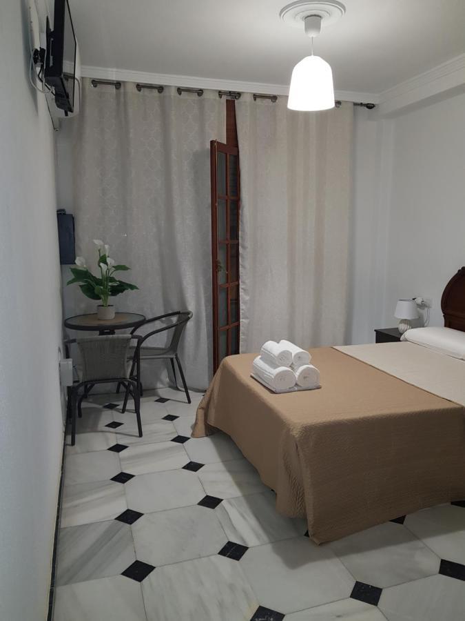 Pension Yna Holiday Málaga Buitenkant foto